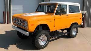Короткий пикап Ford Bronco 1971 года как «силовой рестомод»!